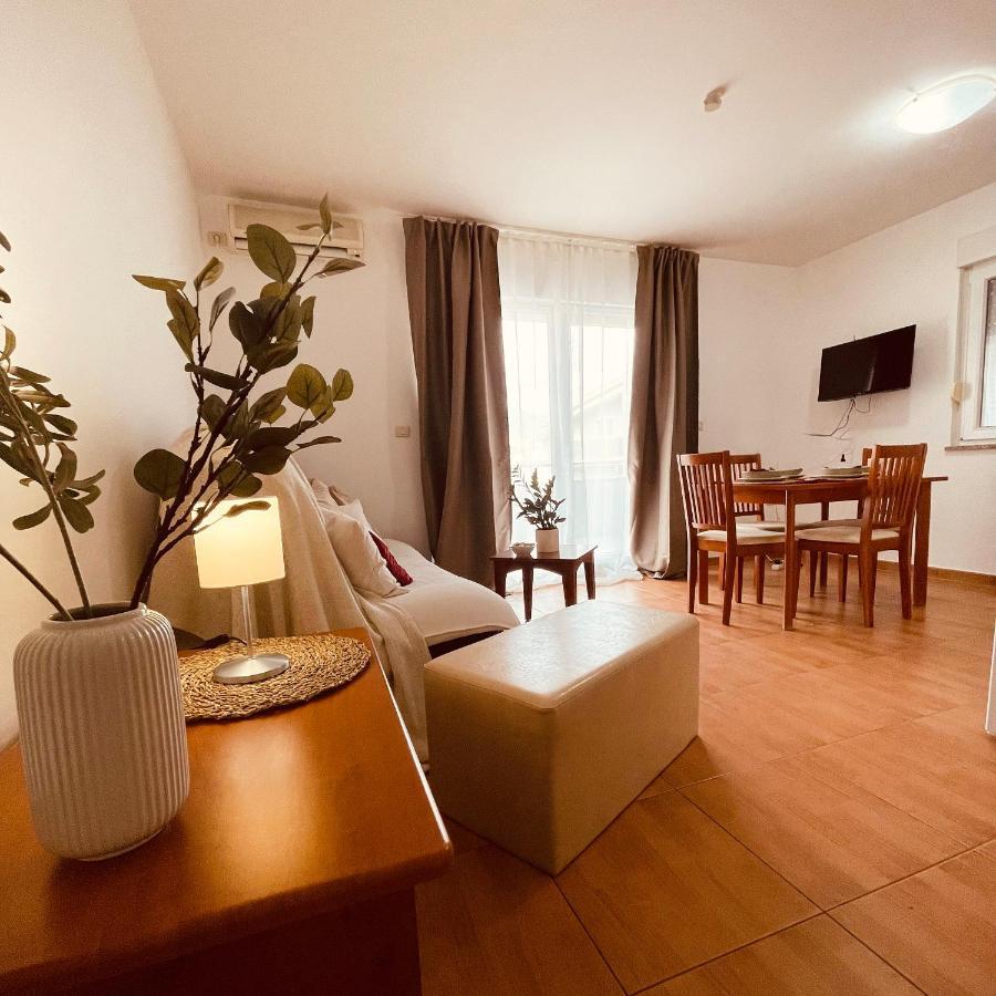 Apartments Stina セゲット・ヴラニツァ エクステリア 写真