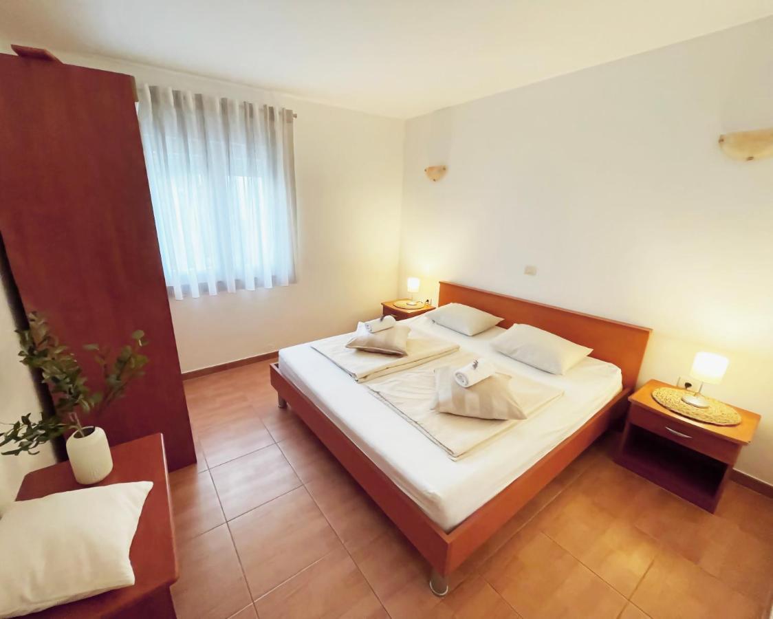 Apartments Stina セゲット・ヴラニツァ エクステリア 写真